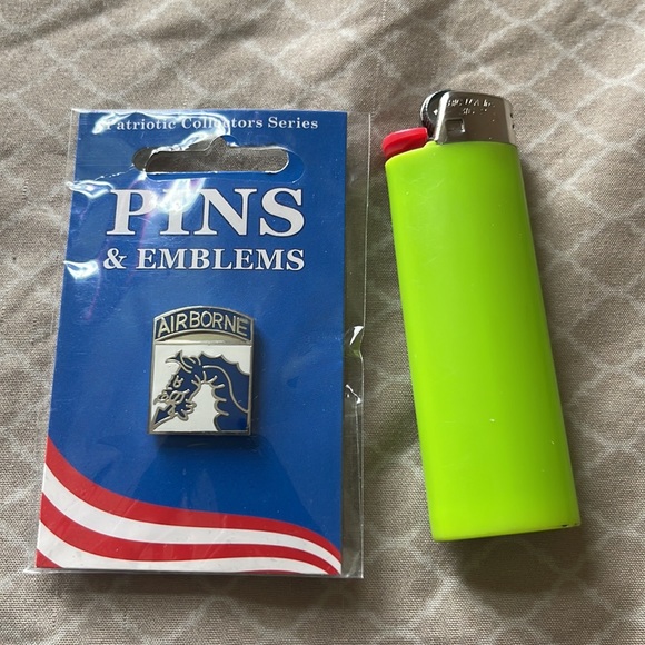 Army pin - Picture 2 of 3